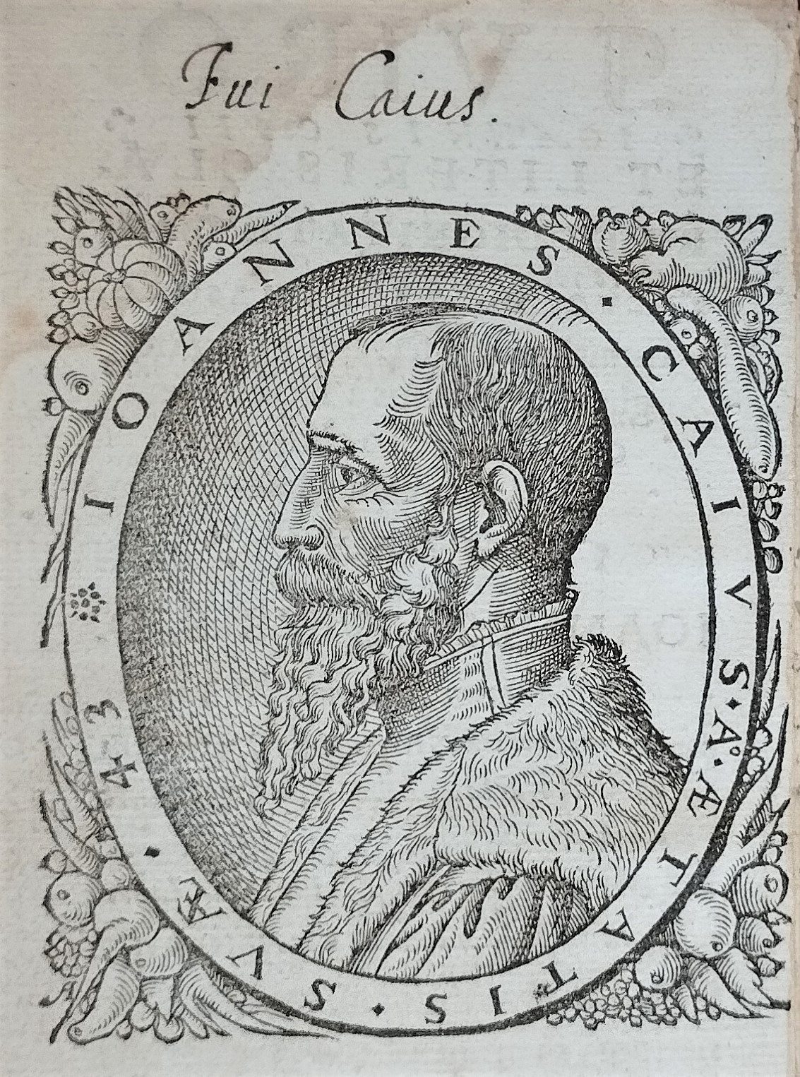 Woodcut portrait with a profile view of the head and shoulders of a middle-aged man in early modern dress, with the printed text 'Ioannes Caius a aetatis suae 43', and above it a handwritten note, 'Fui Caius'.