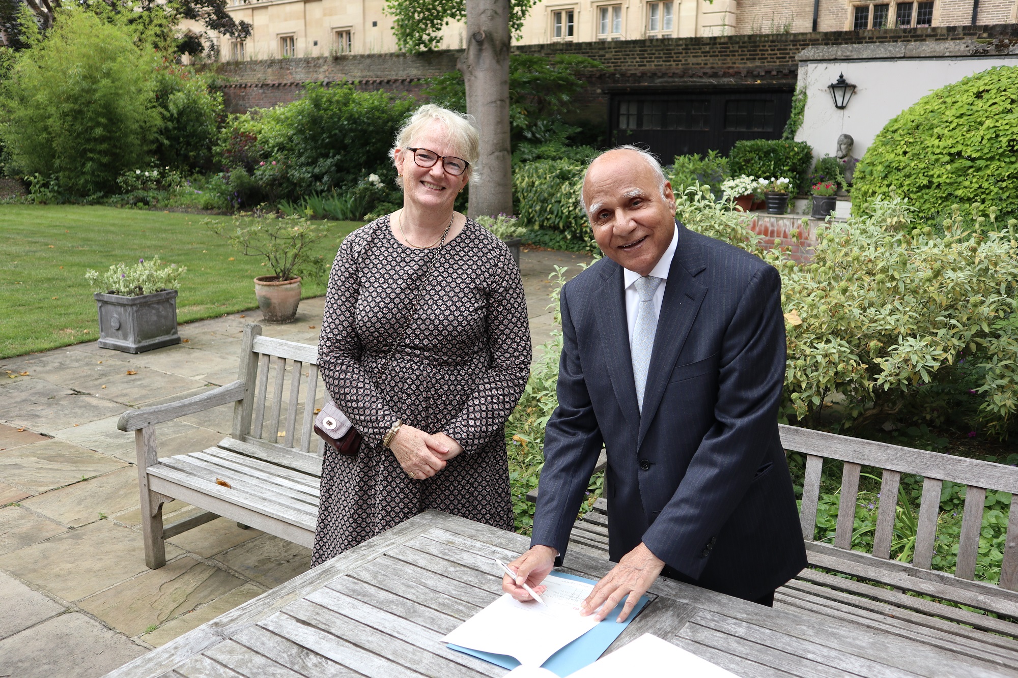 Dr Pippa Rogerson and Sir Anwar Pervez signing a scholarship agreement