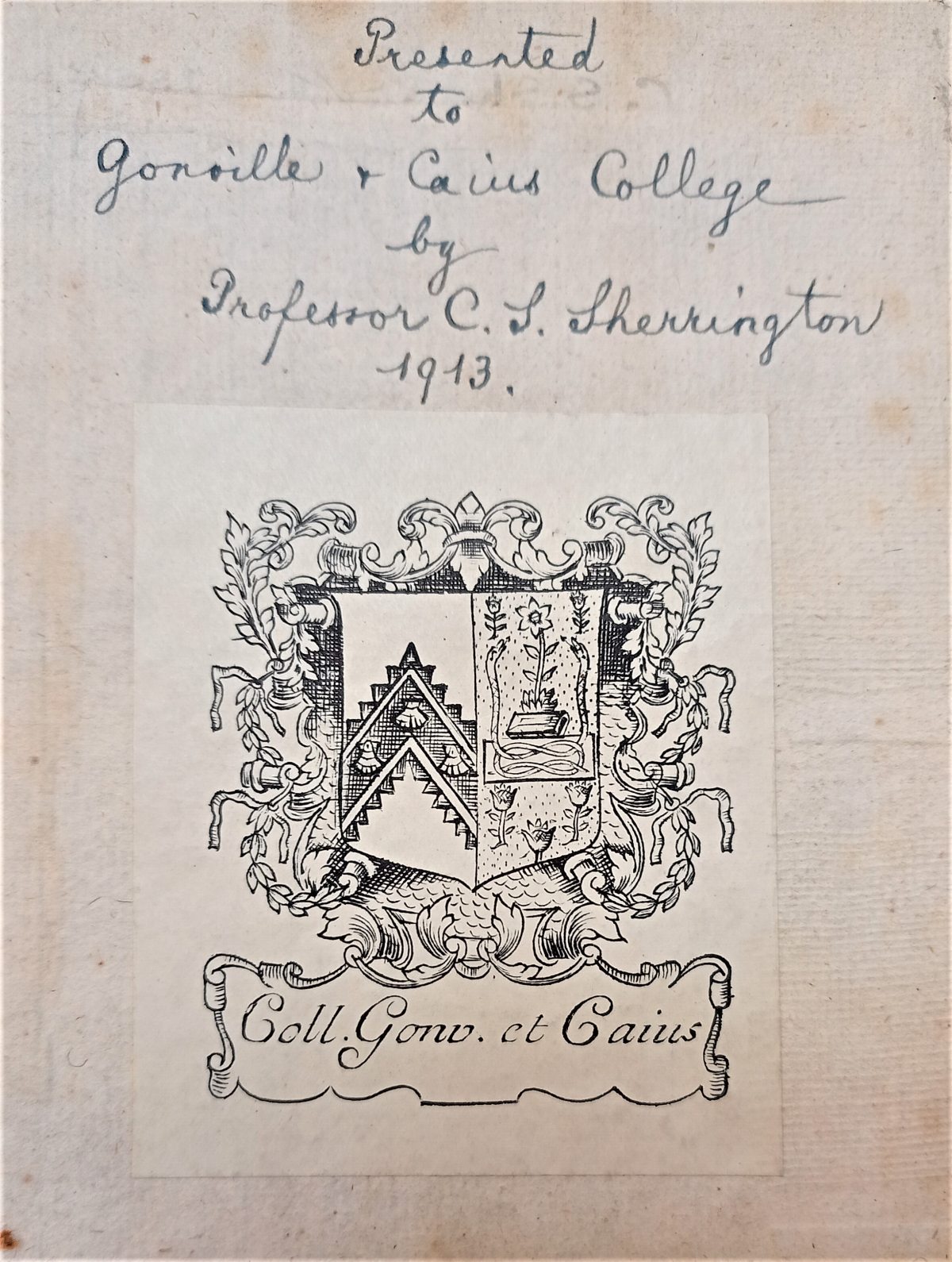 A page from the book with the Gonville and Caius bookplate stuck to it, above which is a handwritten note reading 'presented to Gonville and Caius College by Professor C. S. Sherrington, 1913.'